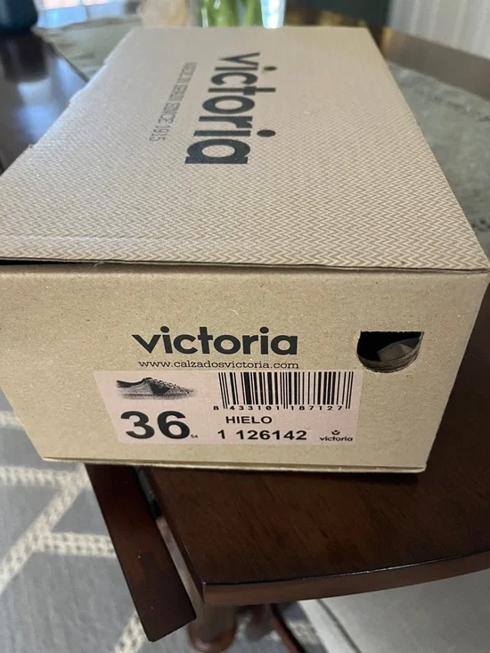 Victoria Hielo Women's Low-Top Casual Sneakers in Beige/Off-White - Picture 6 of 6